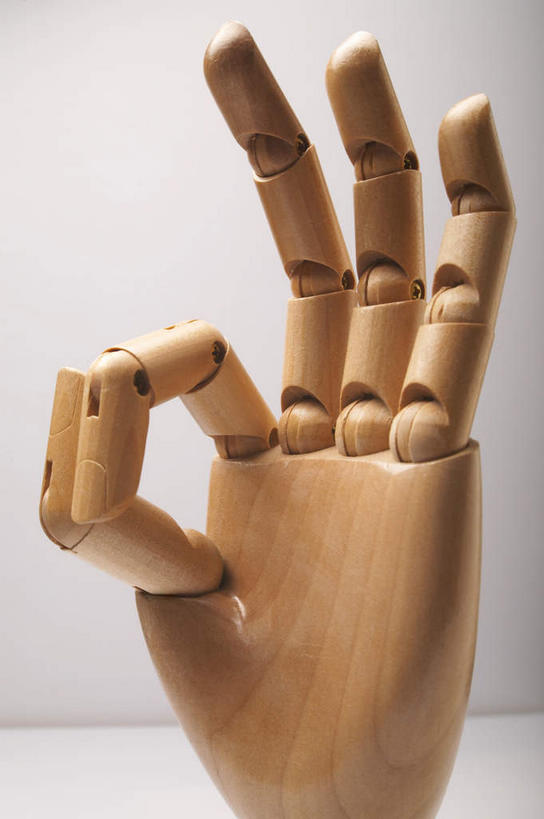 手,无人,竖图,室内,特写,白天,白色背景,正面,满意,胜利,静物,阴影,反射,木制,影子,木制品,手势,手部,同意,ok手势,手语,摄影,影棚,单手,摄影棚,哑语,语言,交流,沟通,彩图,影棚拍摄,拍摄,打手势,同意手势