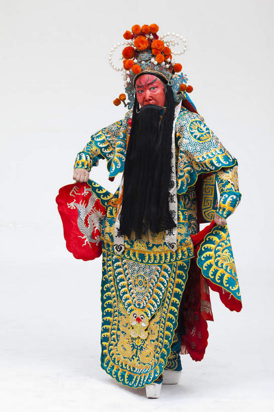 东方人,胡须,一个人,演员,站,竖图,室内,白天,白色背景,正面,民族服装,化妆,亚洲,仅一个男性,仅一个人,仅一个中年男性,握,服装,神话,头饰,注视,黄种人,文化,衣服,黑色,彩妆,发夹,发饰,夹子,观察,看,站着,大衣,握着,孙悟空,摄影,服饰,影棚,小说,观看,察看,衣着,穿着,关注,文学,中国文化,摄影棚,善良,表演服,演出服,京剧,忠诚,戏曲,国粹,皮黄,冲动,衣饰,道具服,名著,四大名著,西游记,西游释厄传,弼马温,大圣,斗战胜佛,灵明石猴,美猴王,齐天大圣,孙行者,悟空,聪明,男人,男性,中年男性,亚洲人,胡子,络腮胡,站立,彩图,全身,影棚拍摄,传统服装,民俗服,拍摄,京剧服饰,国剧,京戏,平剧,中国戏曲,传统文化,舞台妆,京剧演员