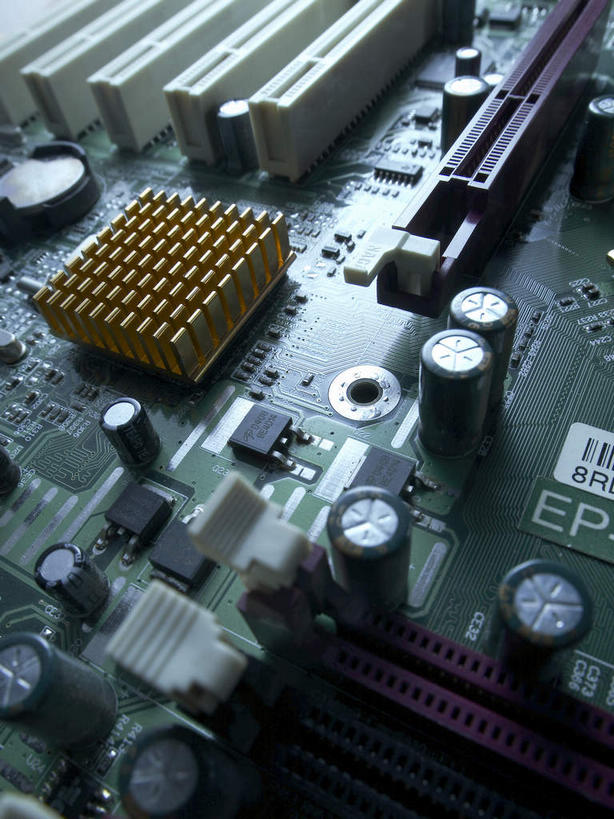 无人,竖图,俯视,室内,特写,白天,静物,结构,电路板,构造,庞大,线路板,复杂,印刷电路板,布局,繁杂,PCB板铝基板,PCB电路板,超薄电路板,超薄线路板,高频板,彩图,高角度拍摄