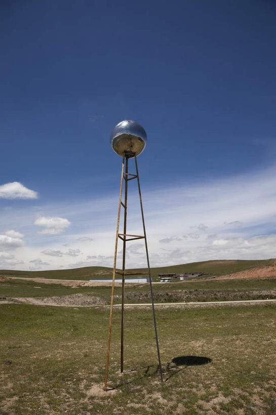 无人,竖图,室外,白天,正面,旅游,度假,草地,草原,美景,山,山脉,植物,雕塑,中国,亚洲,阴影,艺术,装饰,光线,结构,雕刻,雕像,影子,景观,旷野,山峰,云,云朵,山峦,构造,云彩,娱乐,草,蓝色,绿色,白云,蓝天,天空,阳光,自然,工艺品,群山,天,享受,休闲,景色,放松,晴朗,纪念,美术,布局,自然风光,原野,主题,陈列,东亚,青海,青海省,原子城,金银滩,中华人民共和国,功能,美学,西北地区,青,海北,海北州,海北藏族自治州,晴空,彩图,金银滩草原,青海原子城