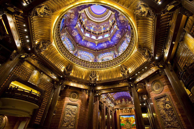 无人,宫殿,横图,室内,白天,仰视,旅游,度假,奢侈,绘画,名胜古迹,天花板,标志建筑,地标,建筑,雕塑,中国,亚洲,遗迹,艺术,装饰,雕刻,雕像,浮雕,墙,豪华,古迹,文化,文物,娱乐,建设,古建筑,江苏,无锡,祥符禅寺,祥符寺,壁画,墙壁,墙面,工艺品,享受,休闲,灵山,旅游胜地,放松,纪念,华丽,修饰,美术,点缀,宫廷,主题,陈列,古文明,东亚,江苏省,灵山胜境,无锡灵山,中华人民共和国,华东地区,苏,功能,美学,衬托,美观,雅致,雅观,富丽,无锡市,王宫,华美,画画,彩图,低角度拍摄,皇宫,滨湖区,无锡灵山大佛景区,太湖国家旅游度假区,灵山大佛景区,华侈,奢华