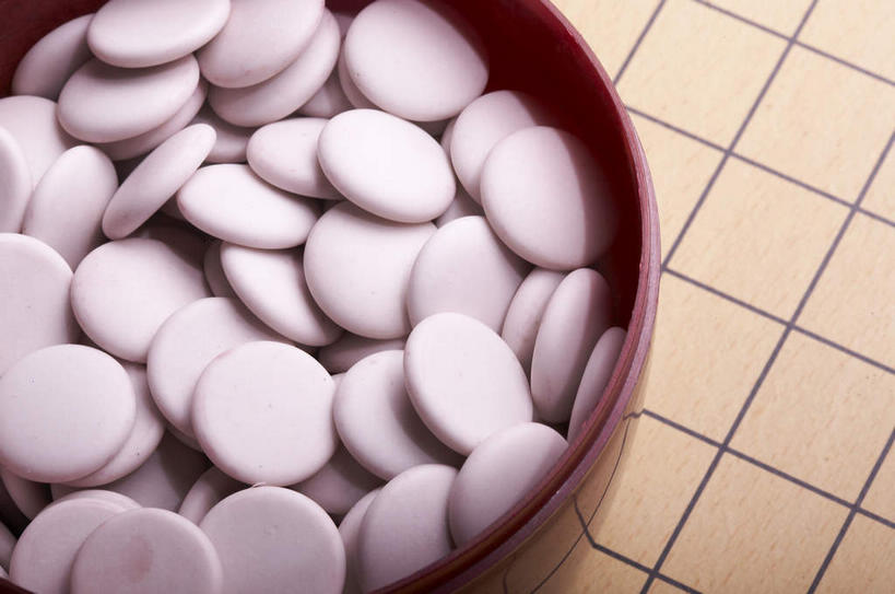 无人,横图,俯视,室内,特写,白天,游戏,快乐,比赛,竞争,静物,一堆,许多,阴影,堆叠,堆积,反射,影子,很多,玩,娱乐,白色,休闲,棋子,棋盘,益智,活动,堆,发泄,消遣,智力,围棋,宣泄,玩耍,嬉戏,彩图,高角度拍摄