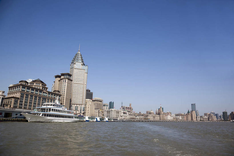 无人,家,高楼大厦,横图,全景,室外,白天,仰视,度假,河流,美景,水,天际线,城市风光,标志建筑,城市,大厦,地标,建筑,摩天大楼,船,上海,中国,亚洲,阴影,波纹,光线,影子,房屋,屋子,河水,景观,水流,公寓,建筑群,涟漪,娱乐,建设,黄浦江,洋房,楼房,油轮,住宅,蓝色,倒影,蓝天,水纹,天空,阳光,交通工具,外滩,波浪,天,享受,休闲,景色,放松,晴朗,申,倒映,载具,黄浦区,东亚,中山东一路,上海市,万里无云,中华人民共和国,沪,华东地区,水晕,反照,晴空,晴空万里,彩图,低角度拍摄,房子,大楼,高层建筑,高楼,摩天楼,商船,油船,运输船舶,黄埔滩,上海外滩,外黄埔滩