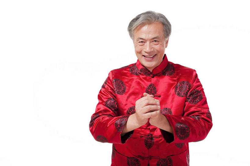 东方人,一个人,站,笑,微笑,露齿笑,横图,室内,白天,白色背景,正面,民族服装,春节,亚洲,仅一个男性,仅一个人,裤子,节日,庆祝,祝福,注视,休闲裤,黄种人,文化,红色,观察,看,手势,站着,仅一个老年男性,庆典,恭喜,摄影,影棚,观看,纪念,礼节,察看,关注,摄影棚,祝贺,礼仪,祝愿,作揖,拱手,尊敬,恭敬,寒暄,恭贺,同喜,老年男性,男人,男性,亚洲人,站立,半身,彩图,影棚拍摄,传统服装,民俗服,拍摄,唐装,打手势