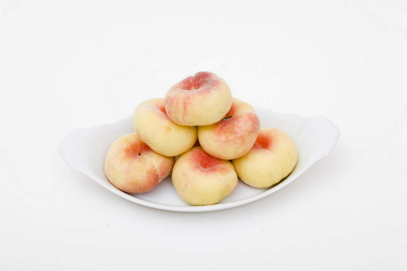 无人,横图,俯视,室内,特写,白天,餐桌,桌子,桃子,餐具,水果,一排,许多,灰色背景,新鲜,整齐,碟子,盘,生食,食品,果实,很多,食物,排列,一个,黄色,红色,盘子,碟,水蜜桃,摄影,有机食品,绿色食品,影棚,单个,餐台,堆,队列,摄影棚,蟠桃,肺果,彩图,高角度拍摄,影棚拍摄,拍摄