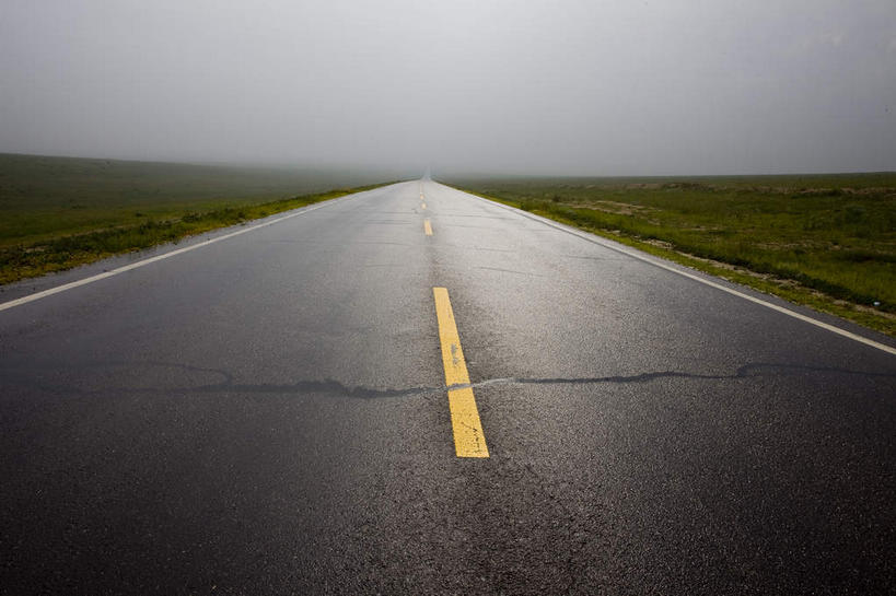 无人,横图,室外,白天,正面,消失点,旅游,度假,草地,草原,美景,植物,道路,路,公路,中国,亚洲,地平线,景观,旷野,乌云,云,阴天,云朵,辽阔,分界线,地面,停车线,交通,云彩,娱乐,草,黄色,绿色,天空,自然,天,享受,休闲,广阔,景色,放松,蒙,车行道,车行道分界线,一望无际,昏暗,阴沉,自然风光,原野,延伸,标线,东亚,车行线,内蒙古,中华人民共和国,天地相交,华北地区,内蒙古自治区,无边无际,一马平川,马路,彩图,没影点,灭点,锡林浩特,锡林浩特市