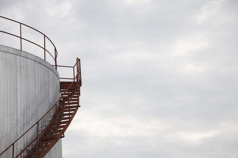 无人,工厂,栏杆,横图,室外,白天,仰视,度假,美景,楼梯,城市风光,城市,中国,亚洲,扶手,阶梯,景观,乌云,云,阴天,云朵,塔,云彩,娱乐,护栏,台阶,红色,天空,天,享受,休闲,景色,放松,蒙,工业,昏暗,阴沉,东亚,内蒙古,中华人民共和国,华北地区,内蒙古自治区,呼伦贝尔,呼伦贝尔市,彩图,低角度拍摄,制造厂,生产工厂