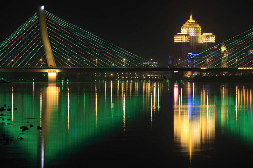 无人,家,横图,彩色,室外,夜晚,正面,旅游,度假,河流,水,标志建筑,大桥,地标,建筑,霓虹灯,桥梁,中国,亚洲,阴影,光线,影子,房屋,屋子,河水,水流,斜拉桥,桥,灯光,七彩,娱乐,光源,建设,楼房,霓虹,住宅,灯,黄色,绿色,倒影,天空,天,享受,休闲,旅游胜地,放松,倒映,照明设备,东亚,辽宁,辽宁省,沈阳,中华人民共和国,省会,氖灯,沈阳市,辽,东北地区,反照,斜张桥,彩图,房子,东北,中国东北地区,东北三省,东三省,富民桥,浑河