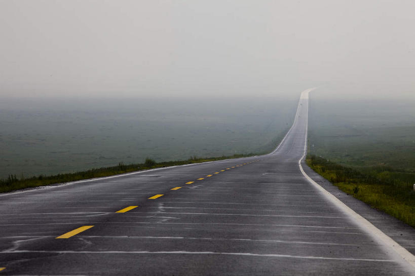 无人,横图,室外,白天,正面,消失点,旅游,度假,草地,草原,美景,植物,道路,路,公路,中国,亚洲,地平线,景观,旷野,乌云,云,阴天,云朵,辽阔,分界线,地面,停车线,交通,云彩,娱乐,草,绿色,天空,自然,天,享受,休闲,广阔,景色,放松,蒙,车行道,车行道分界线,一望无际,昏暗,阴沉,自然风光,原野,延伸,标线,东亚,车行线,内蒙古,中华人民共和国,天地相交,华北地区,内蒙古自治区,无边无际,一马平川,马路,彩图,没影点,灭点,锡林浩特,锡林浩特市