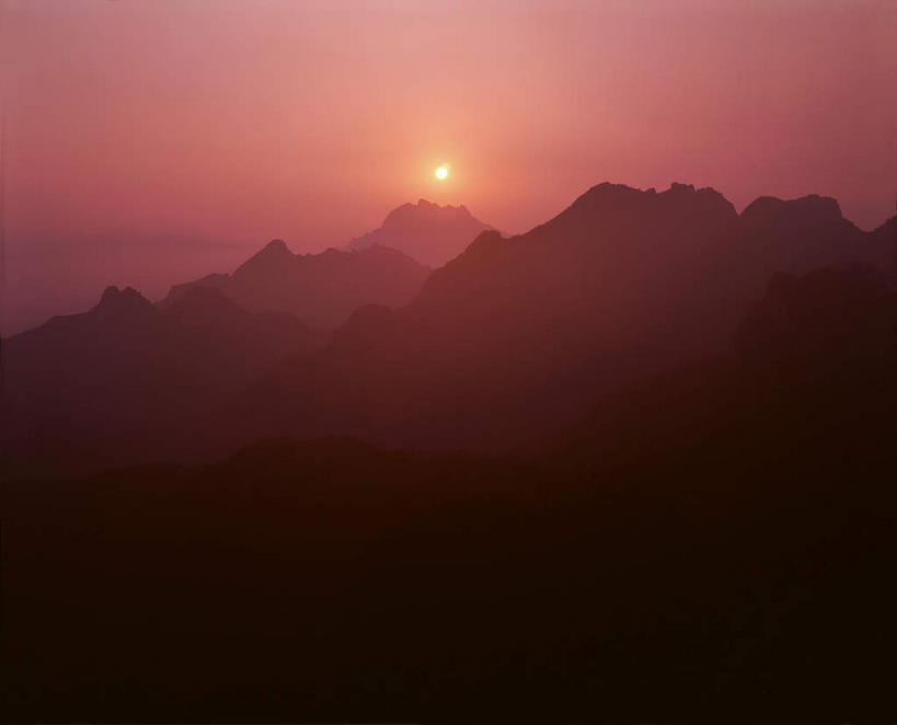 无人,横图,室外,白天,正面,旅游,度假,美景,日落,山,山脉,北京,中国,亚洲,墙,景观,山峰,晚霞,霞光,落日,山峦,首都,背光,娱乐,城墙,墙壁,墙面,自然,黄昏,群山,享受,休闲,景色,彩霞,放松,坚硬,自然风光,防御,逆光,东亚,中华人民共和国,北京市,京,北平,华北地区,密云县,夕照,薄暮,坚固,古北口镇,司马台,司马台长城,司马台村,夕阳,彩图,傍晚,斜阳,密云