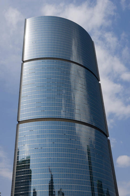 无人,高楼大厦,竖图,室外,白天,仰视,度假,美景,窗户,落地窗,城市风光,城市,大厦,建筑,摩天大楼,北京,中国,亚洲,一排,许多,阴影,整齐,并列,并排,光线,影子,景观,云,云朵,首都,很多,云彩,娱乐,建设,玻璃窗,排列,蓝色,白云,倒影,蓝天,天空,阳光,天,享受,休闲,景色,放松,晴朗,倒映,队列,平行,玻璃幕墙,京广中心,东亚,中华人民共和国,北京市,京,北平,华北地区,反照,晴空,彩图,低角度拍摄,大楼,高层建筑,高楼,摩天楼,北京CBD,北京商务中心区,中国北京大北窑