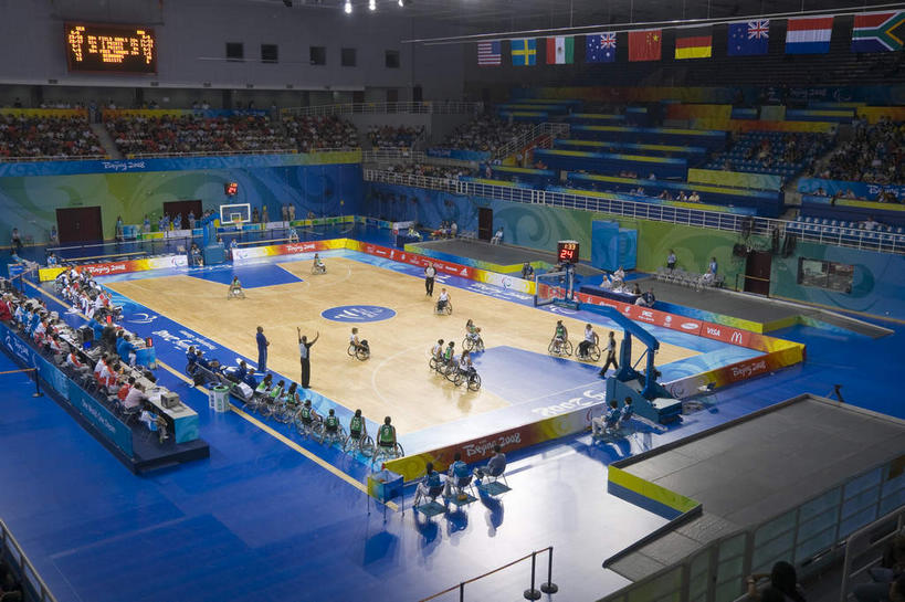 东方人,观众,体育馆,运动场,站,坐,横图,俯视,室内,白天,锻炼,度假,快乐,比赛,运动,竞争,显示器,美景,城市风光,城市,旗帜,国旗,北京,中国,亚洲,吊挂,悬挂,服装,屏幕,墙,景观,看台,首都,许多人,挂,注视,休闲装,黄种人,娱乐,显示屏,体育场,墙壁,墙面,座位,衣服,观察,看,站着,一群人,享受,休闲,休闲服,景色,奥林匹克,奥运,放松,服饰,观看,察看,体育运动,关注,输出设备,东亚,海淀区,中华人民共和国,北京市,京,北平,华北地区,运动馆,坐位,体育,男人,男性,年轻男性,年轻女性,女人,女性,中年男性,中年女性,亚洲人,观赏人员,旗,站立,坐着,半身,彩图,高角度拍摄,健身,奥运会,万国旗,奥林匹克运动,北京奥运会,2008年北京奥运会,北京科大,北京科技大学,北京科技大学体育馆,北科,北科大,钢院,学院路