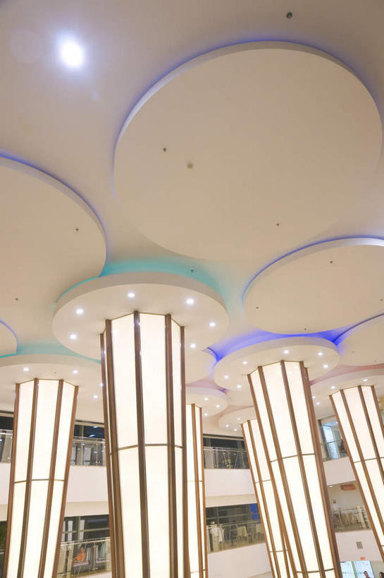 无人,商店,竖图,室内,白天,仰视,购物,度假,消费,美景,天花板,城市风光,超市,城市,商场,照明,北京,中国,亚洲,墙,景观,灯光,首都,娱乐,顶灯,墙壁,墙面,灯,灯具,享受,休闲,景色,放松,金融,百货,照亮,照明设备,选购,贸易,百货公司,东亚,猪舌,中华人民共和国,北京市,京,北平,华北地区,西城区,西单,血拼,彩图,低角度拍摄,购物商场,购物中心,商业中心,西单商业街