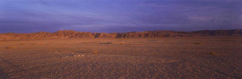 无人,横图,全景,室外,白天,正面,旅游,度假,美景,日落,沙漠,山,山脉,天际线,中国,亚洲,景观,山峰,晚霞,霞光,落日,山峦,娱乐,自然,黄昏,群山,享受,休闲,景色,彩霞,放松,戈壁,自然风光,东亚,戈壁滩,魔鬼城,新疆,乌尔禾风城,克拉玛依,中华人民共和国,新疆维吾尔自治区,西北地区,克拉玛依市,夕照,薄暮,大漠,砂漠,夕阳,彩图,傍晚,准噶尔,准噶尔盆地,斜阳,新,戈壁沙漠,瀚海沙漠