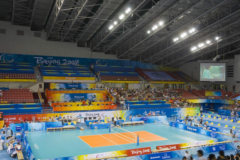 东方人,观众,体育馆,运动场,站,坐,横图,俯视,室内,白天,锻炼,度假,快乐,比赛,运动,竞争,显示器,美景,城市风光,城市,旗帜,国旗,北京,中国,亚洲,吊挂,悬挂,服装,屏幕,墙,景观,看台,首都,许多人,挂,注视,休闲装,黄种人,娱乐,显示屏,体育场,墙壁,墙面,座位,衣服,观察,看,站着,一群人,享受,休闲,休闲服,景色,奥林匹克,奥运,放松,服饰,观看,察看,体育运动,关注,输出设备,东亚,海淀区,中华人民共和国,北京市,京,北平,华北地区,运动馆,坐位,体育,男人,男性,年轻男性,年轻女性,女人,女性,中年男性,中年女性,亚洲人,观赏人员,旗,站立,坐着,半身,彩图,高角度拍摄,健身,奥运会,奥林匹克运动,北京奥运会,2008年北京奥运会,中国农大,中国农业大学,中国农业大学体育馆