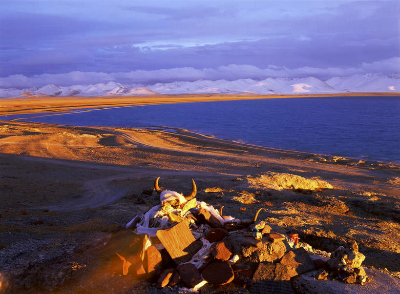 颅骨,骨骼,无人,横图,室外,白天,正面,旅游,度假,湖,湖泊,石头,美景,日落,水,中国,亚洲,石子,湖面,景观,水流,水面,晚霞,霞光,落日,骨头,娱乐,西藏,自然,黄昏,湖水,享受,休闲,景色,彩霞,放松,骨架,自然风光,藏,东亚,西藏自治区,纳木错,圣湖,中华人民共和国,西南地区,夕照,薄暮,咸水湖,头盖骨,石块,岩石,夕阳,彩图,傍晚,灵湖,神湖,腾格里海,天湖,斜阳