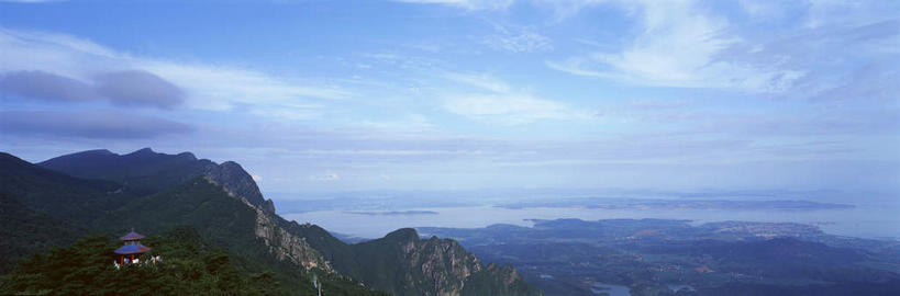 无人,家,横图,全景,俯视,室外,白天,旅游,度假,湖,湖泊,美景,森林,山,山脉,树林,水,天际线,植物,庐山,中国,亚洲,阴影,光线,影子,房屋,屋子,湖面,景观,山峰,水流,水面,云,云朵,山峦,云彩,娱乐,江西,楼房,住宅,树,树木,蓝色,绿色,白云,蓝天,天空,阳光,自然,湖水,群山,天,享受,休闲,景色,放松,生长,晴朗,成长,自然风光,东亚,九江,江西省,南昌,中华人民共和国,华东地区,省会,赣,南昌市,九江市,庐山国家公园,晴空,彩图,高角度拍摄,房子,鄱阳湖