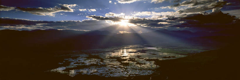 无人,农田,横图,全景,室外,白天,正面,旅游,度假,农业,庄稼,农作物,湖,湖泊,美景,日落,山,山脉,水,天际线,丽江,中国,亚洲,稻田,湖面,景观,山峰,水流,水面,晚霞,霞光,落日,山峦,背光,娱乐,云南,倒影,自然,黄昏,湖水,群山,享受,休闲,景色,彩霞,放松,倒映,自然风光,逆光,东亚,云南省,中华人民共和国,西南地区,滇,丽江市,夕照,反照,薄暮,夕阳,彩图,耕地,庄稼田,傍晚,斜阳,永胜县