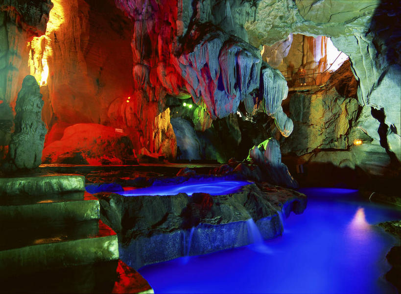 无人,横图,彩色,室内,白天,正面,旅游,度假,石头,美景,霓虹灯,中国,亚洲,阴影,光线,石子,影子,景观,灯光,七彩,喀斯特,娱乐,光源,霓虹,云南,灯,自然,享受,休闲,景色,放松,照明设备,自然风光,东亚,喀斯特地貌,云南省,中华人民共和国,西南地区,氖灯,滇,红河,红河州,红河哈尼族彝族自治州,石灰石,石块,彩图,岩溶,岩溶地貌,泸西县,泸西,阿庐古洞,泸源洞,云南第一洞
