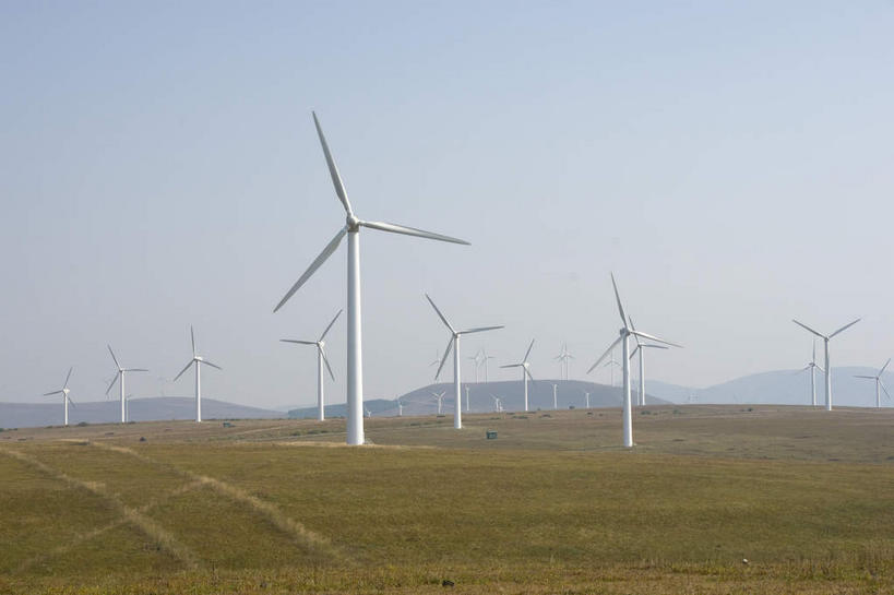 无人,工厂,横图,室外,白天,正面,旅游,度假,农业,风能,技术,风力发电机,草地,草原,美景,山,山脉,植物,风车,中国,亚洲,许多,阴影,环保,电力,光线,科学,影子,景观,旷野,山峰,山峦,很多,娱乐,设备,草,树,树木,蓝色,绿色,白色,蓝天,天空,阳光,自然,群山,天,享受,休闲,发电,机械,发电厂,发电站,景色,放松,工业,生长,能源,晴朗,成长,回收,资源,风力机,自然风光,原野,能量,利用,低碳,东亚,循环,电厂,万里无云,中华人民共和国,华北地区,河北,河北省,冀,承德,承德市,持续,风力发电,风力涡轮机,晴空,晴空万里,彩图,制造厂,生产工厂,坝上草原,风电厂,风力发电厂