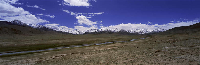 无人,横图,全景,室外,白天,正面,旅游,度假,草地,草坪,河流,石头,美景,山,山脉,水,天际线,峡谷,雪,雪山,植物,大雪,阿富汗,塔吉克斯坦,中国,亚洲,阴影,光线,纹路,石子,纹理,影子,冰,河水,积雪,景观,山峰,水流,雪景,云,云朵,冬季,冬天,山谷,山峦,云彩,娱乐,草,蓝色,绿色,白云,蓝天,天空,阳光,自然,群山,天,享受,休闲,景色,放松,寒冷,晴朗,连绵,冰冷,中亚,绵延,岩层,自然风光,西亚,山岭,东亚,帕米尔,帕米尔高原,肌理,中华人民共和国,严寒,冰凉,酷寒,凛冽,凛凛,极冷,联贯,塔吉克斯坦共和国,阿富汗伊斯兰国,石块,岩石,晴空,彩图