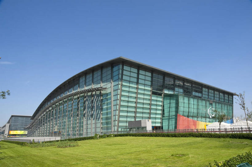 无人,体育馆,公园,运动场,横图,全景,室外,白天,仰视,锻炼,旅游,度假,快乐,比赛,运动,竞争,草地,草坪,天际线,植物,窗户,标志建筑,地标,建筑,北京,中国,亚洲,阴影,光线,影子,柱子,墙,首都,娱乐,建设,体育场,玻璃窗,墙壁,墙面,草,树,树木,绿色,阳光,自然,享受,休闲,旅游胜地,奥林匹克,奥运,放松,生长,成长,体育运动,东亚,中华人民共和国,北京市,京,北平,华北地区,朝阳区,运动馆,体育,彩图,低角度拍摄,健身,北京奥林匹克公园,奥运会,奥林匹克运动,北京奥运会,国家体育馆,2008年北京奥运会