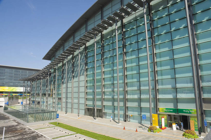 无人,体育馆,公园,运动场,横图,全景,室外,白天,仰视,锻炼,旅游,度假,快乐,比赛,运动,竞争,草地,天际线,植物,窗户,标志建筑,地标,建筑,北京,中国,亚洲,阴影,光线,影子,柱子,墙,首都,娱乐,建设,体育场,玻璃窗,墙壁,墙面,草,绿色,阳光,享受,休闲,旅游胜地,奥林匹克,奥运,放松,体育运动,东亚,中华人民共和国,北京市,京,北平,华北地区,朝阳区,运动馆,体育,彩图,低角度拍摄,健身,北京奥林匹克公园,奥运会,奥林匹克运动,北京奥运会,国家体育馆,2008年北京奥运会