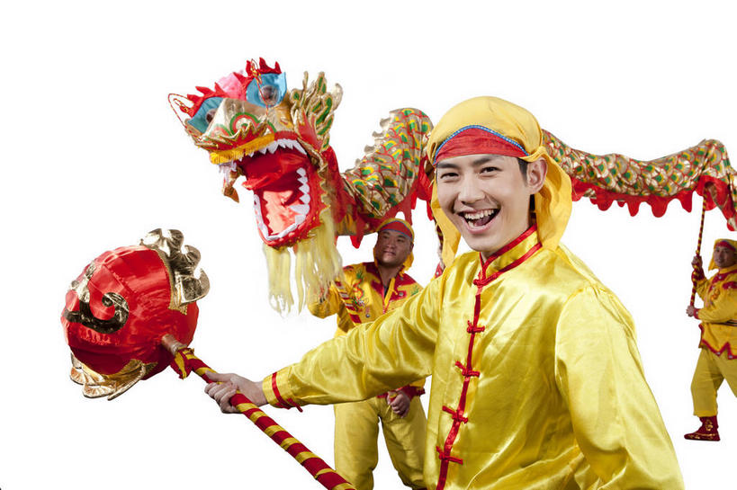 东方人,三个人,同事,演员,电影明星,站,笑,微笑,露齿笑,横图,室内,白天,白色背景,正面,成功,合作,团队,集体,信心,亚洲,表演,握,服装,辟邪,头巾,头饰,拿,拿着,注视,黄种人,文化,队伍,球,舞龙,衣服,发饰,观察,看,祈祷,祈福,站着,健康,握着,许愿,摄影,服饰,影棚,观看,祈求,察看,领导,衣着,成就,穿着,关注,摄影棚,表演服,合伙,领袖,演出服,驱邪,祛邪,避邪,衣饰,道具服,平安,杆子,男人,男性,年轻男性,亚洲人,影视明星,站立,半身,彩图,影棚拍摄,拍摄,舞蹈,玩龙灯