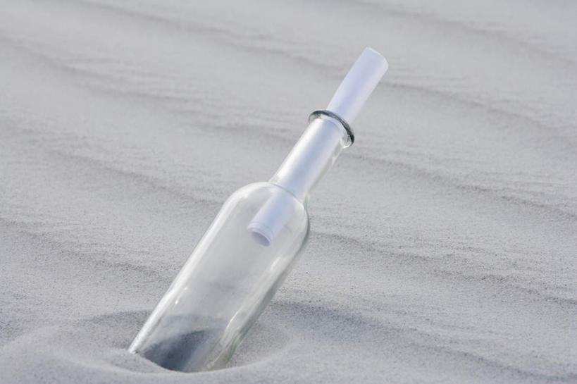 无人,横图,俯视,室外,特写,白天,神秘,沙漠,纸,漂流瓶,艺术品,装饰品,一个,祈祷,惊喜,许愿,期待,单个,祈求,许愿瓶,偶然,大漠,砂漠,彩图,高角度拍摄