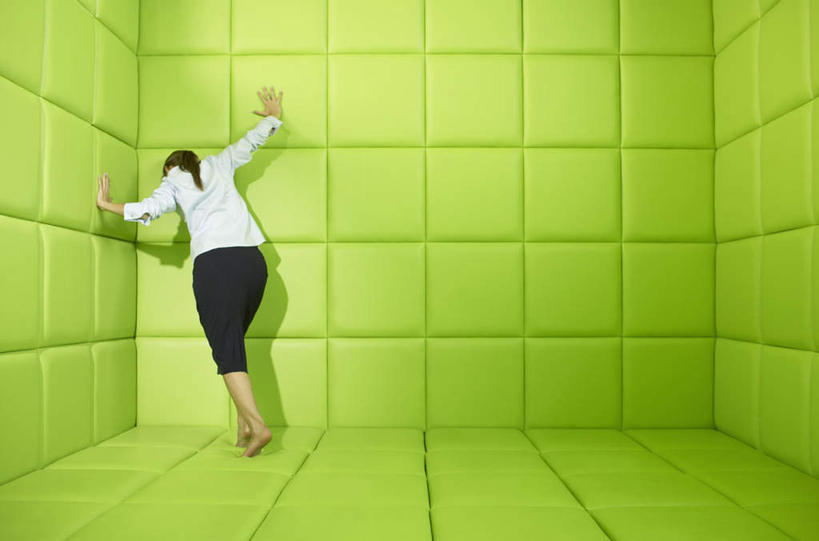 西方人,一个人,商务人士,商务女性,站,伸展双臂,横图,室内,白天,衬衫,欧洲,欧洲人,仅一个年轻女性,仅一个女性,仅一个人,撑,阴影,套装,新鲜,反射,影子,墙,光脚,墙壁,墙面,背面,绿色,白色,站着,赤脚,青春,撑着,生命,商务装,和平,安详,工薪阶层,冷色,年轻女性,女人,女性,白种人,白领,上班族,敞开双臂,伸开双臂,展开双肩,站立,张开手臂,张开双臂,彩图,全身,衬衣