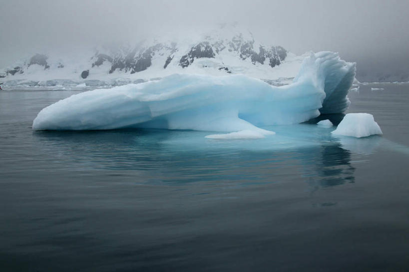 无人,横图,室外,白天,正面,旅游,度假,南极,冰山,海浪,海洋,美景,山,冰,景观,浪花,山峰,云,云朵,山峦,云彩,娱乐,冰川,蓝色,白云,蓝天,天空,自然,海水,天,享受,休闲,景色,放松,寒冷,晴朗,冰冷,自然风光,南极洲,冰河,海景,严寒,冰凉,酷寒,凛冽,凛凛,极冷,南极大陆,南极地区,南极区,南极圈,第七大陆,大海,风浪,海,海水的波动,近岸浪,涌浪,晴空,彩图