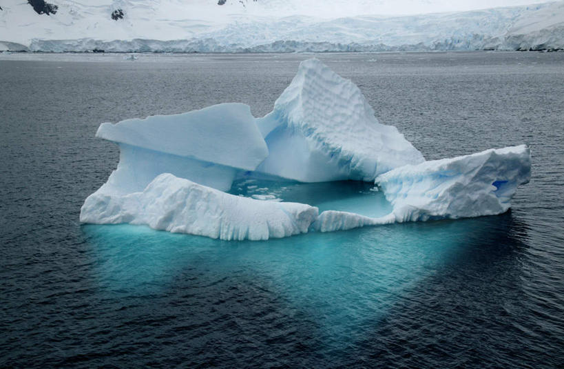 无人,横图,室外,白天,正面,旅游,度假,南极,冰山,海浪,海洋,美景,山,冰,景观,浪花,山峰,云,云朵,山峦,云彩,娱乐,冰川,蓝色,白云,蓝天,天空,自然,海水,天,享受,休闲,景色,放松,寒冷,晴朗,冰冷,自然风光,南极洲,冰河,海景,严寒,冰凉,酷寒,凛冽,凛凛,极冷,南极大陆,南极地区,南极区,南极圈,第七大陆,大海,风浪,海,海水的波动,近岸浪,涌浪,晴空,彩图