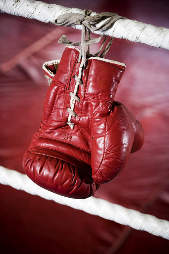 无人,体育馆,运动场,竖图,俯视,室内,特写,白天,安全,静物,吊挂,悬挂,朦胧,模糊,防护,拳击手套,挂,运动器械,体育场,一个,红色,绳子,手套,健身器械,单个,保护,绳索,保险,健身器材,保全,周全,安稳,安定,运动馆,防护手套,平安,彩图,高角度拍摄,运动器材
