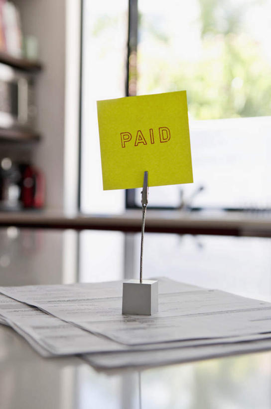 无人,办公室,竖图,室内,特写,白天,正面,家具,桌子,静物,朦胧,模糊,粘性,英文,标志,材料,档案,文件,文字,纸,字符,字母,办公桌,办公用品,便利贴,便签,标识,文具,手稿,资料,英文字母,办公设备,文具用品,证明,记事,文档,办公家具,快捷,文化工具,方便,N次贴,便条贴,告诉贴,即时贴,菜单叉,传票叉,单插,单据叉,单据插,票叉,票插,票据叉,纸插,彩图