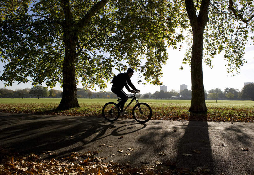 西方人,一个人,横图,室外,白天,正面,锻炼,旅游,度假,运动,欧洲,欧洲人,仅一个男性,仅一个人,娱乐,仅一个年轻男性,享受,休闲,放松,室外运动,户外运动,男人,男性,年轻男性,白种人,彩图,全身,健身