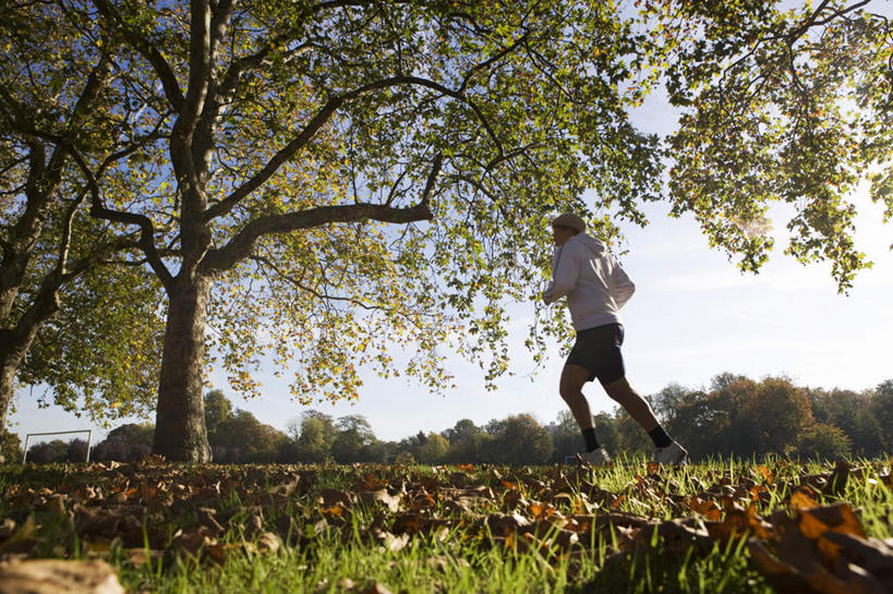 西方人,一个人,横图,室外,白天,正面,锻炼,旅游,度假,运动,欧洲,欧洲人,仅一个男性,仅一个人,娱乐,仅一个年轻男性,享受,休闲,放松,室外运动,户外运动,男人,男性,年轻男性,白种人,彩图,全身,健身