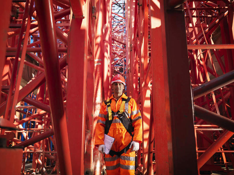 东方人,一个人,工程师,建筑工人,建筑师,站,横图,室外,白天,正面,工作服,制服,技术,建筑,帽子,亚洲,仅一个男性,仅一个人,握,头盔,拿,拿着,注视,黄种人,设备,施工,仅一个年轻男性,安全帽,建筑工地,观察,看,站着,机械,起重机,握着,观看,工程,察看,关注,记录板,记事板,地盘,建筑地盘,施工地盘,工作制服,男人,男性,年轻男性,亚洲人,技师,建筑工,建筑设计师,站立,半身,彩图,工作套服,工地,安全服,反光背心,反光服,反光衣