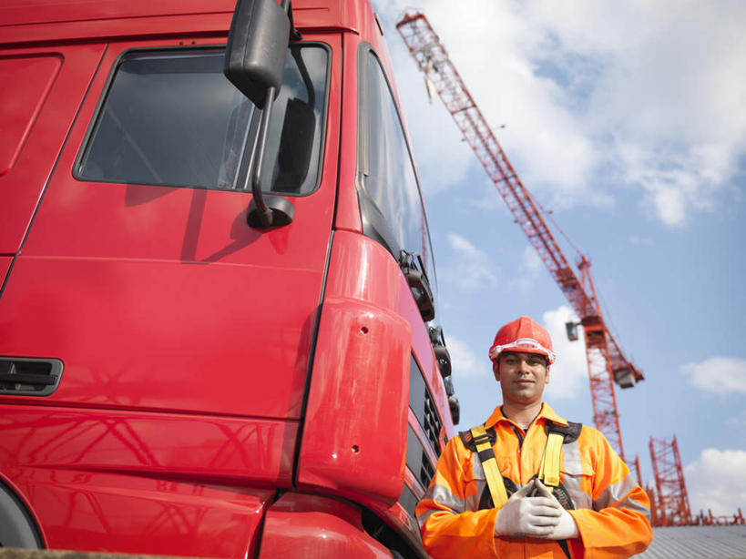 东方人,一个人,工程师,建筑工人,建筑师,站,横图,室外,白天,仰视,工作服,制服,技术,建筑,卡车,帽子,亚洲,仅一个男性,仅一个人,仅一个中年男性,握,阴影,光线,头盔,影子,云,云朵,集装箱,云彩,注视,黄种人,设备,施工,蓝色,白云,蓝天,天空,阳光,安全帽,建筑工地,天,观察,看,站着,机械,起重机,握着,集装箱车,晴朗,观看,货车,工程,察看,关注,货运车,地盘,建筑地盘,施工地盘,工作制服,男人,男性,中年男性,亚洲人,晴空,载重汽车,技师,建筑工,建筑设计师,站立,半身,彩图,低角度拍摄,工作套服,工地,安全服,反光背心,反光服,反光衣