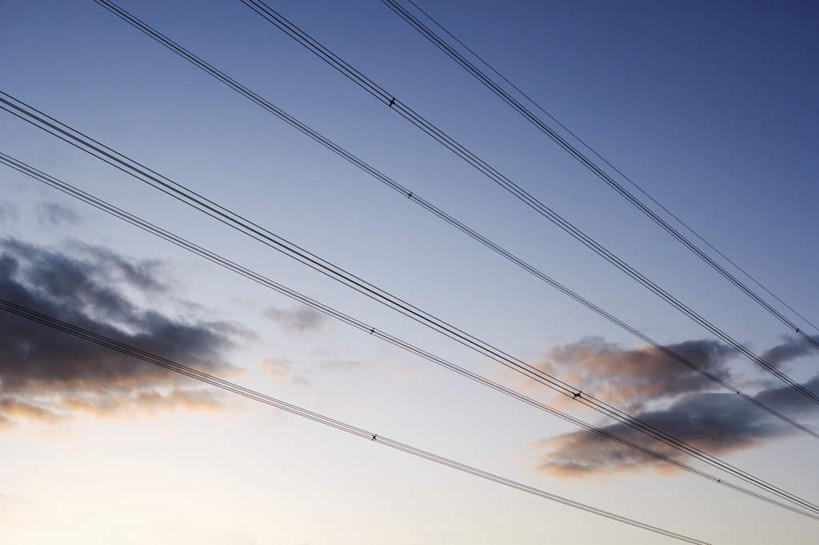 无人,横图,室外,白天,仰视,英国,欧洲,电力,电线,线,云,云朵,电能,线路,云彩,英格兰,蓝色,白云,蓝天,天空,黄昏,天,晴朗,电,电源,电源线,西欧,能量,大不列颠,大不列颠及北爱尔兰联合王国,大不列颠联合王国,日不落英帝国,英吉利,薄暮,赫特福德郡,晴空,彩图,低角度拍摄,傍晚