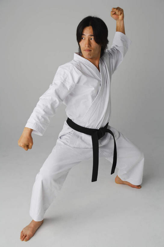 东方人,一个人,运动员,站,竖图,俯视,室内,白天,白色背景,运动服,锻炼,快乐,比赛,运动,竞争,亚洲,仅一个男性,仅一个人,服装,黄种人,娱乐,腰带,仅一个年轻男性,衣服,白色,黑色,握拳,站着,休闲,摄影,服饰,影棚,打击,攻击,体育运动,衣着,穿着,黑带,袭击,空手道,配饰,裤带,衣饰,进犯,进击,体育,男人,男性,年轻男性,亚洲人,体育运动员,运动选手,站立,彩图,高角度拍摄,全身,影棚拍摄,健身,拍摄,运动装