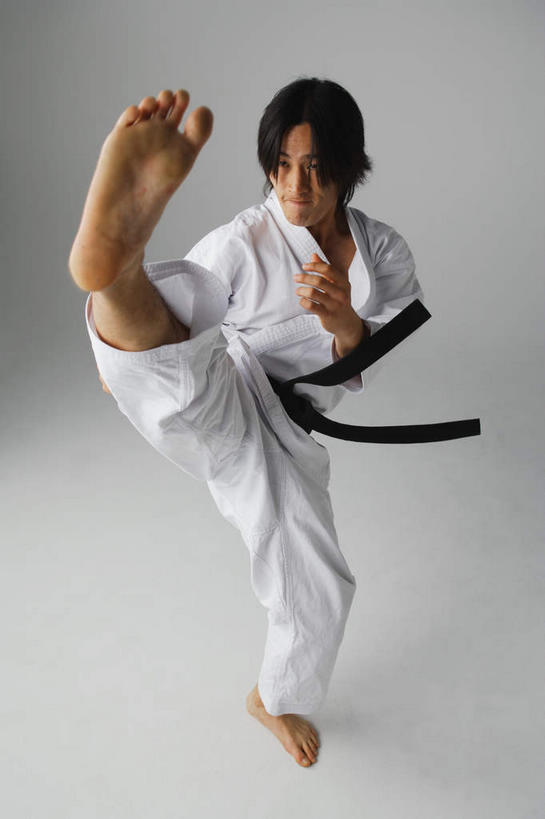 东方人,腿部,腿,两个人,运动员,站,竖图,俯视,室内,白天,白色背景,运动服,锻炼,快乐,比赛,运动,竞争,亚洲,抬,踢,服装,黄种人,娱乐,腰带,衣服,白色,黑色,握拳,站着,休闲,摄影,服饰,影棚,打击,攻击,体育运动,衣着,穿着,黑带,袭击,空手道,配饰,对手,裤带,衣饰,敌手,进犯,进击,体育,男人,男性,年轻男性,亚洲人,体育运动员,运动选手,站立,彩图,高角度拍摄,全身,影棚拍摄,健身,拍摄,运动装