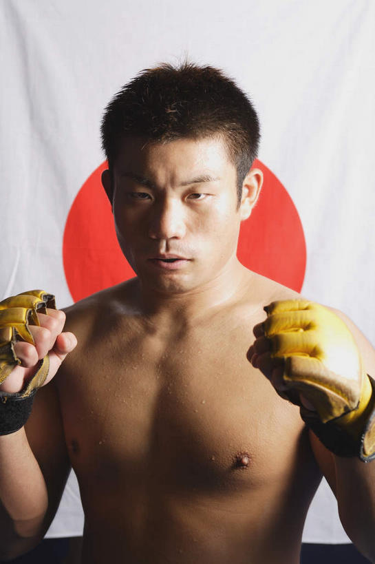 东方人,西方人,一个人,拳击手,站,竖图,室内,白天,正面,锻炼,安全,比赛,运动,拳击,旗帜,黑人,亚洲,仅一个男性,仅一个人,一面,日本国旗,防护,黄种人,旗子,裸露,仅一个年轻男性,红色,白色,黑色,手套,握拳,站着,保护,打击,裸,保险,进攻,保全,周全,安稳,安定,防护手套,旌旗,旗号,平安,体育,男人,男性,年轻男性,亚洲人,拳击家,拳击运动员,站立,半身,彩图,健身,短发