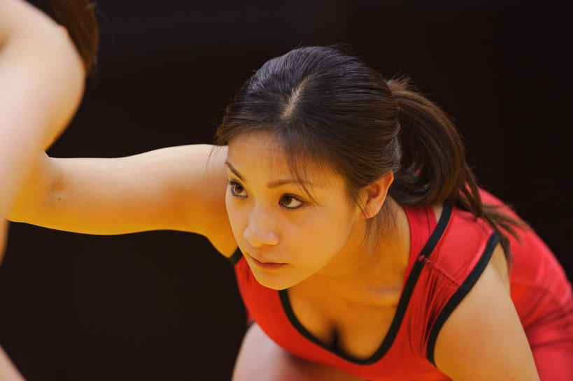 东方人,两个人,运动员,体育馆,运动场,站,横图,白天,正面,运动服,锻炼,比赛,运动,亚洲,弯腰,服装,褐色,注视,黄种人,体育场,衣服,观察,看,站着,服饰,观看,仔细,察看,衣着,穿着,关注,弯身,运动馆,细心,细致,衣饰,当真,卖力,角逐,较量,竞赛,认真,体育,年轻女性,女人,女性,亚洲人,长发,体育运动员,运动选手,站立,半身,彩图,健身,运动装