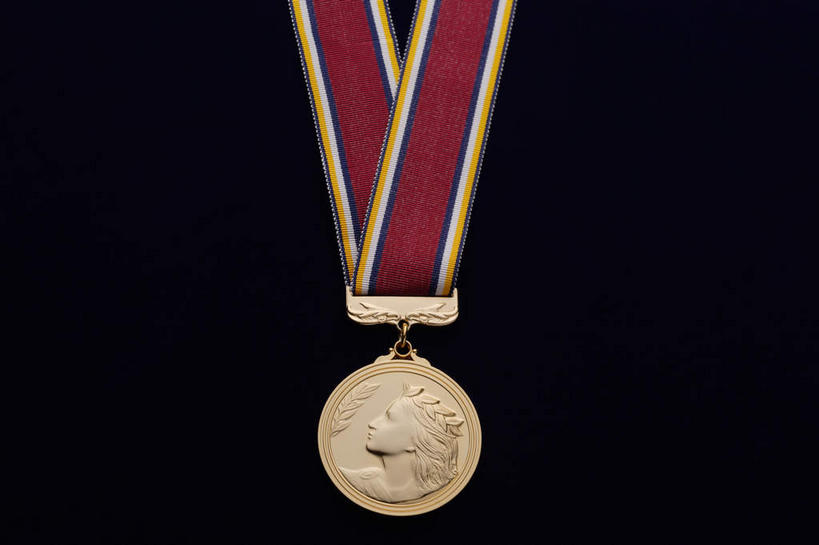 无人,横图,俯视,特写,白天,运动服,成功,胜利,静物,一块,黑色背景,花纹,服装,雕刻,丝绸,丝带,图案,缎带,绸带,衣服,光彩,摄影,服饰,影棚,衣着,穿着,奖牌,金牌,荣誉,奖品,荣耀,衣饰,光荣,彩图,高角度拍摄,影棚拍摄,拍摄,运动装