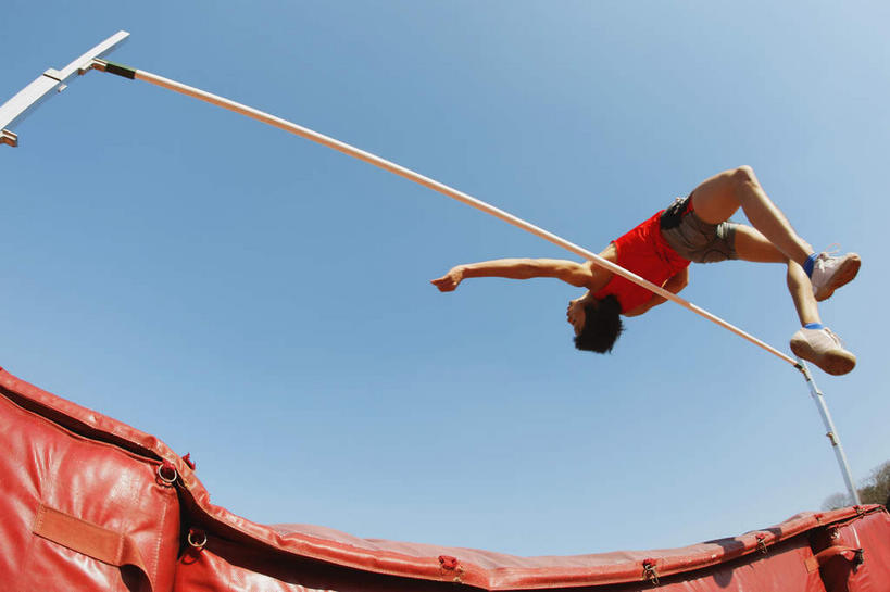 东方人,一个人,运动员,跳高运动员,体育馆,运动场,跳,横图,室外,白天,仰视,运动服,锻炼,快乐,跳高,亚洲,仅一个男性,仅一个人,阴影,朦胧,模糊,光线,影子,半空,黄种人,娱乐,体育场,仅一个年轻男性,蓝色,蓝天,天空,阳光,垫子,天,休闲,田径场,体育运动,运动馆,体育,杆子,男人,男性,年轻男性,亚洲人,体育运动员,运动选手,跳跃,彩图,低角度拍摄,全身,健身