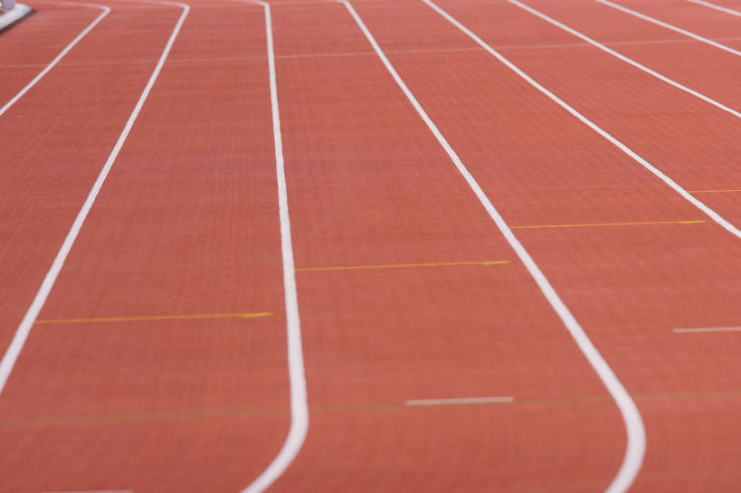 无人,体育馆,运动场,横图,俯视,室外,白天,许多,阴影,光线,线,影子,很多,分开,体育场,白色,阳光,隔断,橡胶,田径场,隔离,赛道,标线,间隔,橡胶制品,运动馆,断绝,隔开,屏蔽,屏绝,远离,中断,阻遏,阻隔,彩图,高角度拍摄