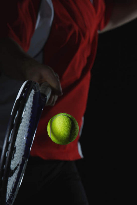 手,一个人,站,竖图,特写,白天,侧面,运动服,锻炼,旅游,度假,运动,网球,仅一个人,握,黑色背景,服装,网球拍,网球装备,拿,拿着,娱乐,运动器械,手叉腰,一个,衣服,蓝色,叉腰,站着,享受,休闲,手部,健身器械,放松,握着,摄影,服饰,影棚,单个,衣着,穿着,室外运动,健身器材,户外运动,衣饰,网球运动,站立,半身,彩图,影棚拍摄,健身,拍摄,运动器材,运动装