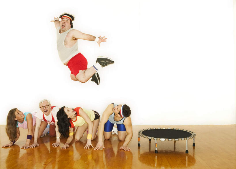 西方人,伙伴,朋友,健身房,跪,跳,伸展双臂,横图,室内,白天,正面,运动服,锻炼,友谊,运动,蹦床,地板,欧洲,欧洲人,五个人,一排,撑,服装,整齐,墙,地面,许多人,半空,注视,木地板,墙壁,墙面,排列,衣服,白色,观察,看,一群人,活力,服饰,观看,察看,撑着,优美,衣着,穿着,队列,关注,衣饰,体育,友情,男人,男性,年轻男性,年轻女性,女人,女性,中年男性,白种人,敞开双臂,跪着,伸开双臂,抬头,跳跃,仰头,展开双肩,张开手臂,张开双臂,彩图,全身,健身,健身馆,空中芭蕾,运动装