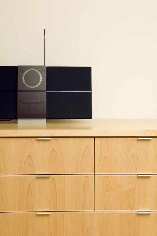 无人,竖图,室内,特写,白天,正面,陶醉,快乐,柜子,静物,墙,储物柜,音乐,音乐播放器,墙壁,墙面,随身听,享受,储存,储备,蕴藏,贮备,CD机,彩图,cd播放机,激光唱机,镭射唱机,贮存,播放器,沉醉