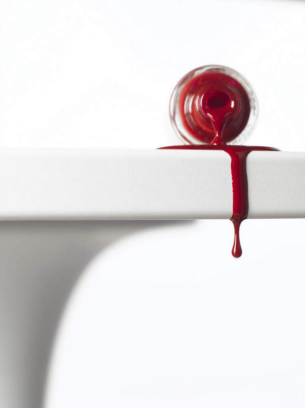 无人,竖图,室内,特写,白天,白色背景,正面,桌面,桌子,静物,阴影,装饰,反射,木制,罐子,影子,指甲油,玻璃制品,一个,红色,玻璃瓶,木制品,瓶子,摄影,影棚,单个,华丽,修饰,点缀,衬托,美观,雅致,雅观,淌下,滴下,彩图,影棚拍摄,拍摄